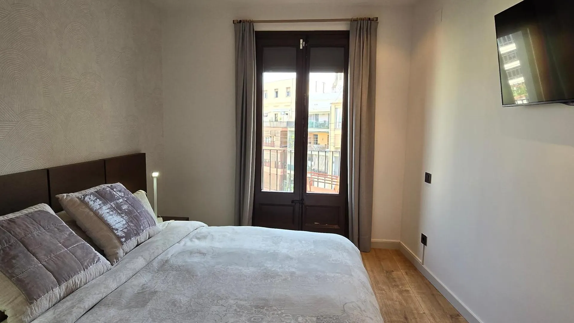 Opening Doors Summer Chic Barcelona Spanje