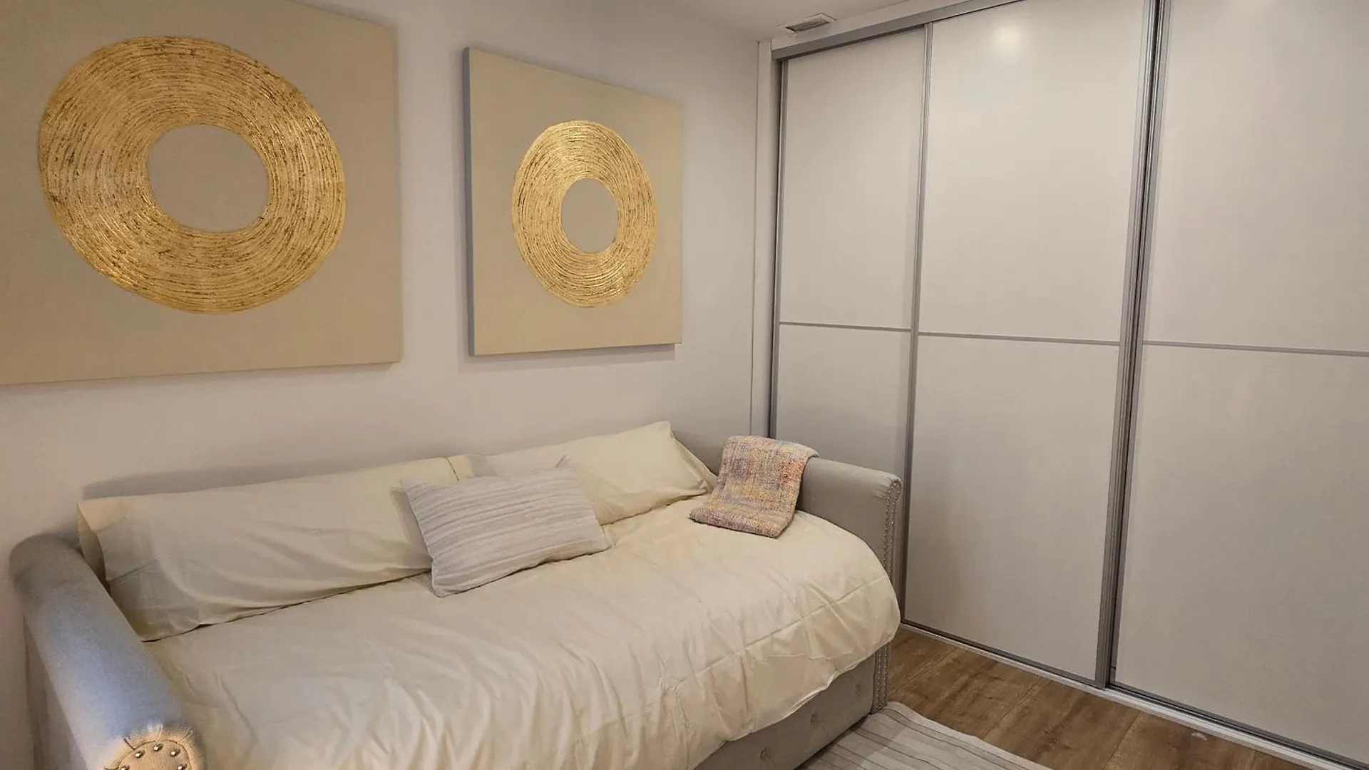 Opening Doors Summer Chic Barcelona Appartement